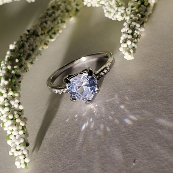 Elegant Heart Diamond White Baguette Diamonds on Ring Cocktail Ring 925 Silver - Picture 3 of 6